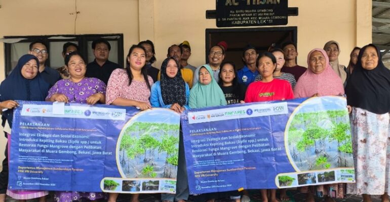 Masyarakat Desa Mekar Muara Gembong Bekasi