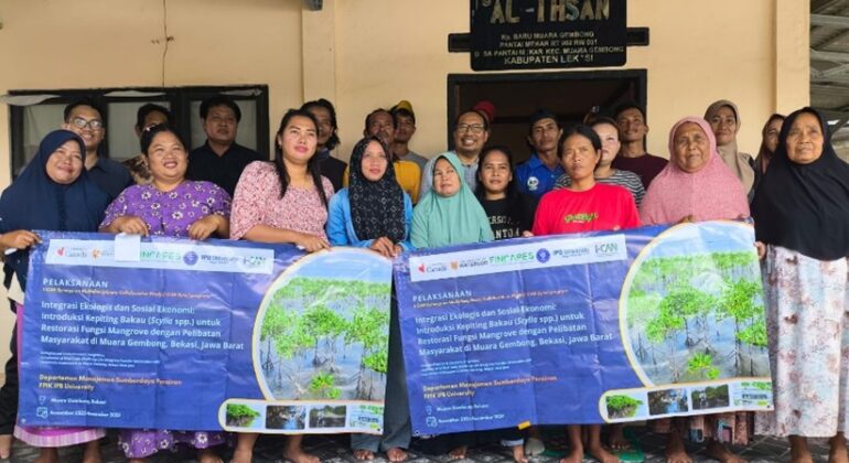 Masyarakat Desa Mekar Muara Gembong Bekasi